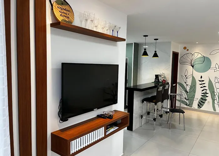 Prainha com roupa de cama e banho